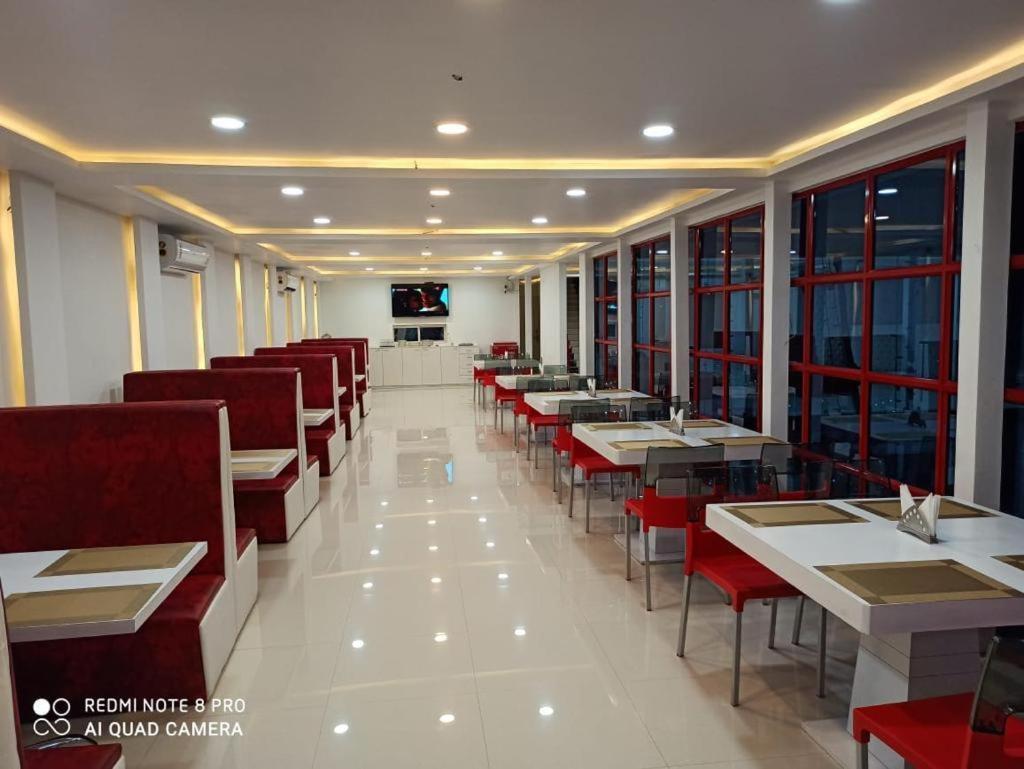 Gods County. Resort & Banquets Тарапит Екстериор снимка