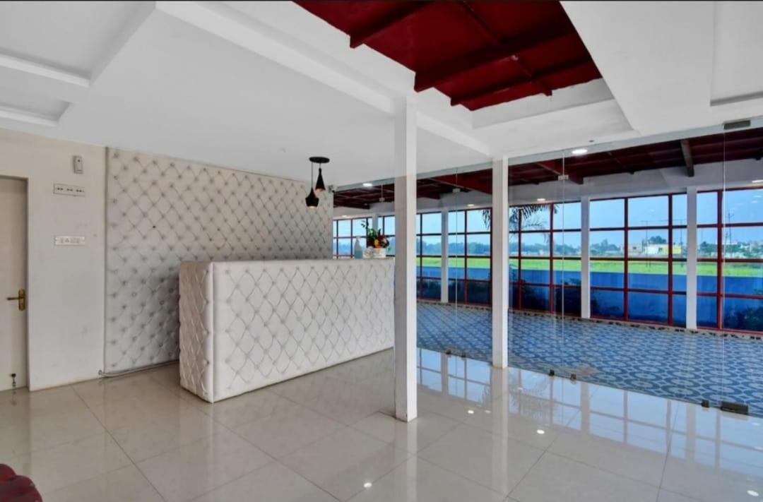 Gods County. Resort & Banquets Тарапит Екстериор снимка