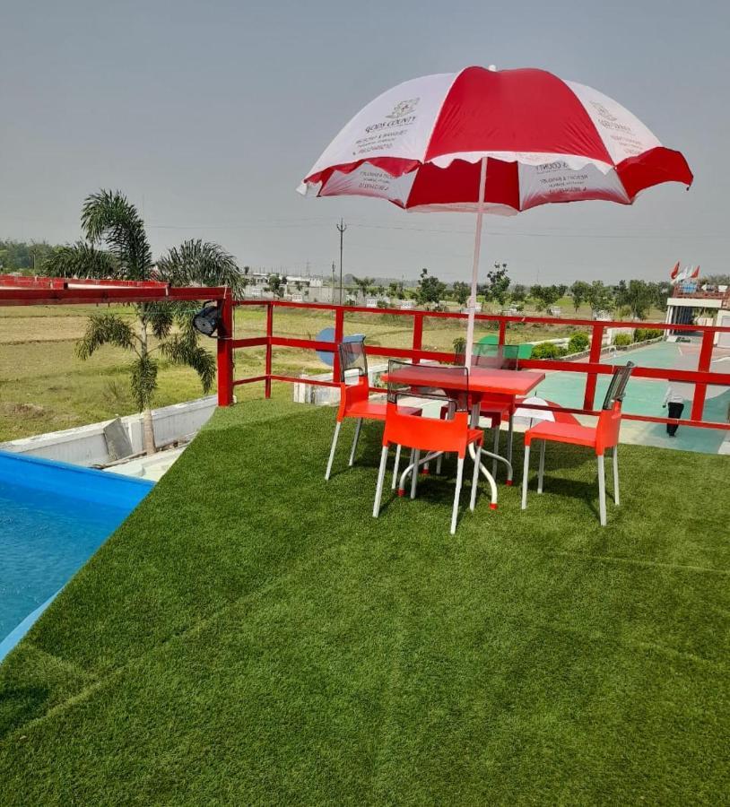 Gods County. Resort & Banquets Тарапит Екстериор снимка