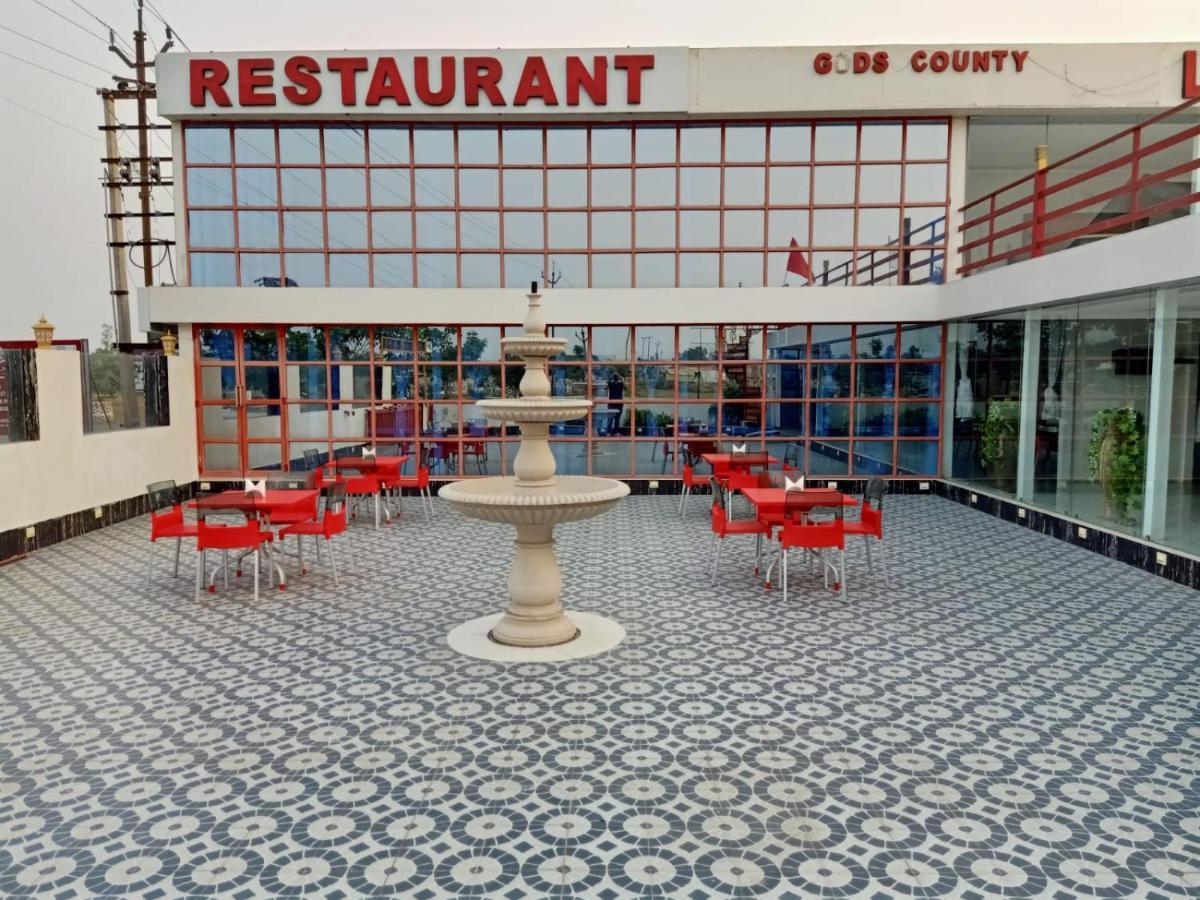 Gods County. Resort & Banquets Тарапит Екстериор снимка