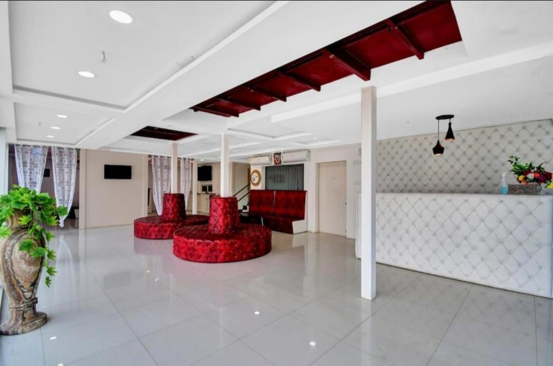 Gods County. Resort & Banquets Тарапит Екстериор снимка