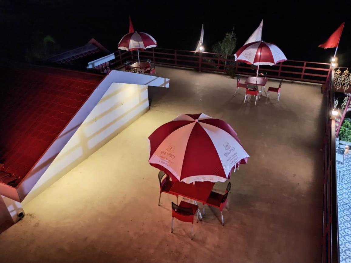Gods County. Resort & Banquets Тарапит Екстериор снимка